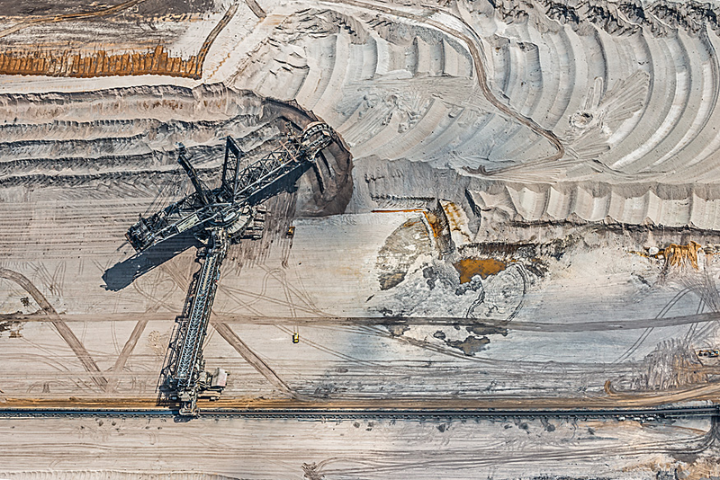 Illustration for article titled Aerial Photos of Coal Mining Pits Are Sublime and Terrifying